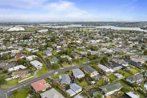 Photo of property in 25 Chatsworth Crescent, Pakuranga Heights, Auckland, 2010