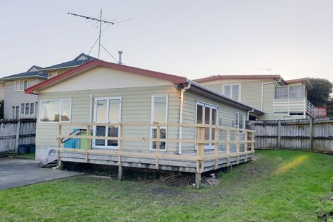 Photo of property in 1/64 Hogans Road, Glenfield, Auckland, 0629