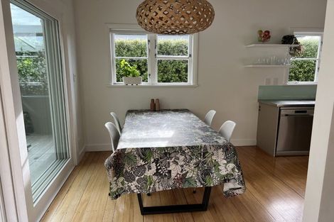 Photo of property in 2/192 Queen Street, Northcote Point, Auckland, 0627