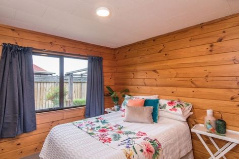 Photo of property in 4 Poneke Drive, Waikanae, 5036