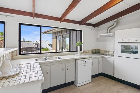 Photo of property in 7a Ellangowan Road, Waiake, Auckland, 0630