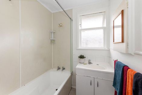 Photo of property in 16 Old Wairoa Road, Papakura, 2110