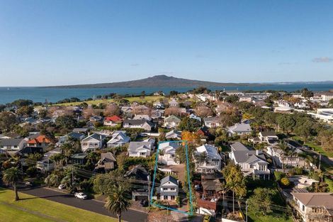 Photo of property in 54 Wairoa Road, Narrow Neck, Auckland, 0624