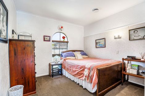 Photo of property in 48 Te Atatu Road, Te Atatu South, Auckland, 0610