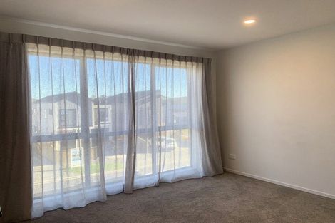Photo of property in 115 Waekahu Road, Westgate, 0814