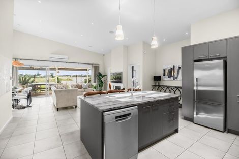 Photo of property in 48 Aurea Avenue, Pakuranga, Auckland, 2010