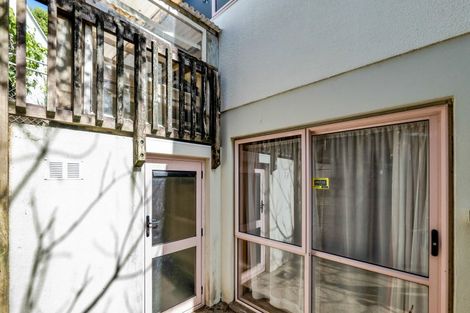 Photo of property in 64 Waiwaka Terrace, Strandon, New Plymouth, 4312