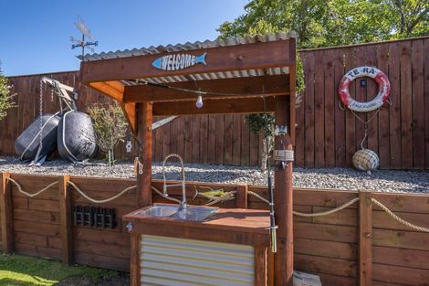 Photo of property in 170 Guildford Drive, Paraparaumu Beach, Paraparaumu, 5032