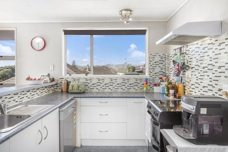 Photo of property in 44 View Road, Titahi Bay, Porirua, 5022