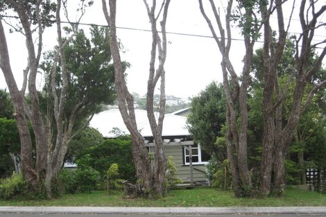 Photo of property in 15 Robert Street, Newlands, Wellington, 6037