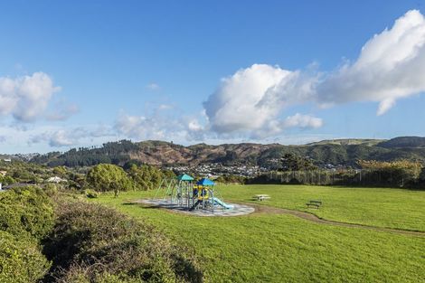 Photo of property in 7 Pikitanga Close, Tawa, Wellington, 5028
