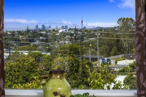 Photo of property in 70 Chivalry Road, Glenfield, Auckland, 0629