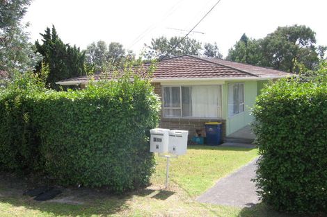 Photo of property in 1/319 Wairau Road, Totara Vale, Auckland, 0627