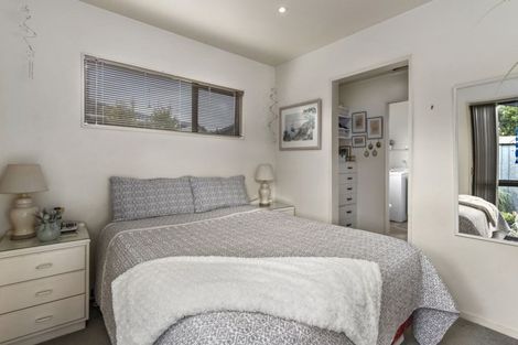 Photo of property in 30 Walton Street, Red Beach, 0932