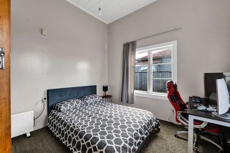 Photo of property in 15 York Street, Eltham, 4322