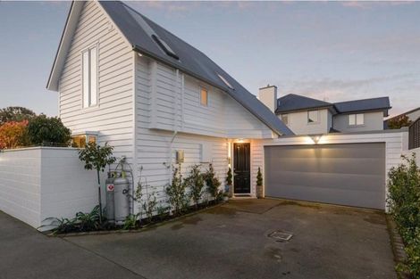 Photo of property in 34 Aikmans Road, Merivale, Christchurch, 8014