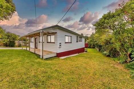 Photo of property in 114 Colwill Road, Massey, Auckland, 0614