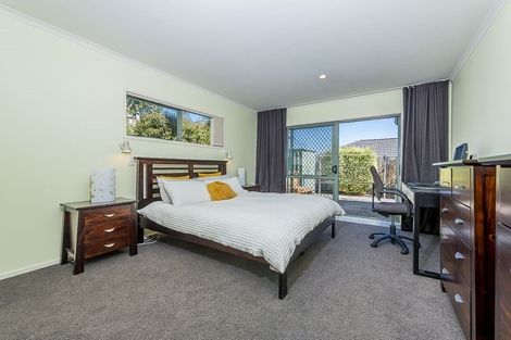 Photo of property in 2a Renata Crescent, Te Atatu Peninsula, Auckland, 0610