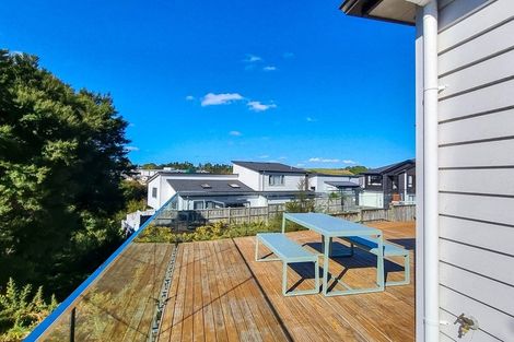 Photo of property in 14 Rathmullen Place, Pinehill, Auckland, 0632