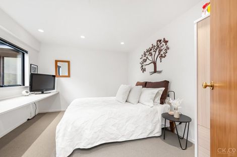 Photo of property in 2/88 Hautana Street, Woburn, Lower Hutt, 5010