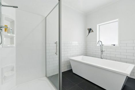 Photo of property in 312 Birdwood Road, Massey, Auckland, 0614