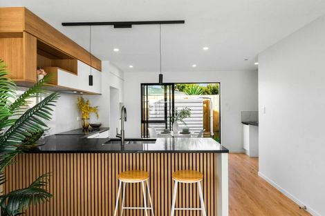 Photo of property in 3/42 Marvon Downs Avenue, Pakuranga Heights, Auckland, 2010