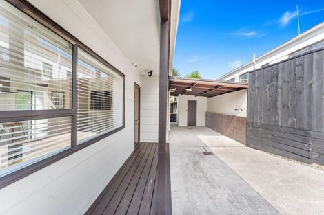 Photo of property in 2/1b Eugenia Rise, Totara Heights, Auckland, 2105