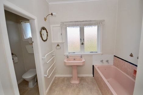 Photo of property in 94 Ocean View Road, Northcote, Auckland, 0627