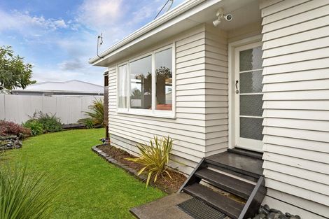 Photo of property in 99 Hobsonville Road, West Harbour, Auckland, 0618