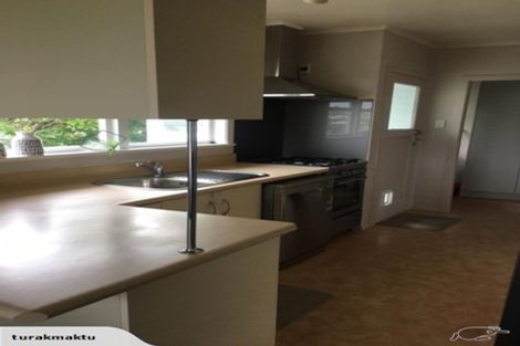 Photo of property in 5 Quigley Street, Newlands, Wellington, 6037