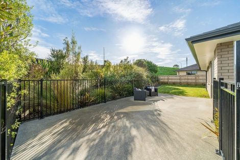 Photo of property in 92 Sunstone Crescent, Timberlea, Upper Hutt, 5018