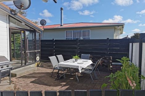 Photo of property in 18 Mcguire Street, Hawera, 4610