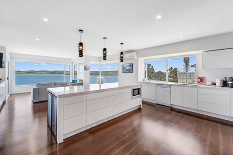 Photo of property in 1/121 Pah Road, Cockle Bay, Auckland, 2014