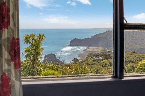Photo of property in 11 Te Ahuahu Road, Piha, New Lynn, 0772
