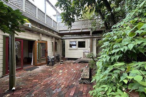 Photo of property in 90 Glenmore Street, Northland, Wellington, 6012