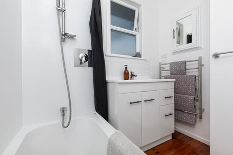 Photo of property in 2 Meadow Crescent, Te Atatu South, Auckland, 0602