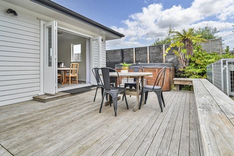 Photo of property in 44 Upham Street, Havelock North, 4130