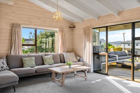 Photo of property in 2 Banks Street, Cooks Beach, Whitianga, 3591