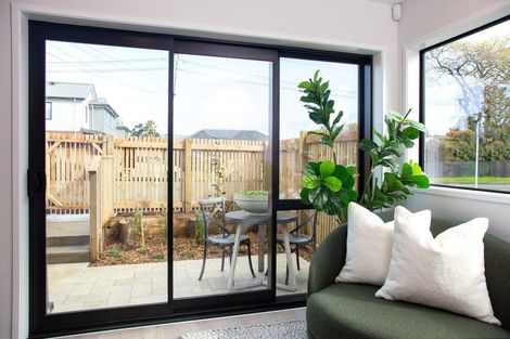 Photo of property in 11 Whati Lane, Henderson, Auckland, 0612