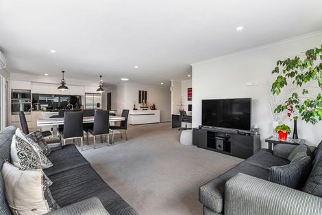 Photo of property in 11 Fred White Drive, Kumeu, 0810