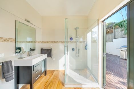 Photo of property in 117 Normandale Road, Normandale, Lower Hutt, 5010