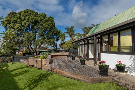 Photo of property in 15 Fairlea Road, Te Atatu South, Auckland, 0610