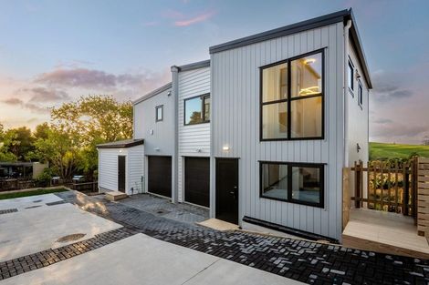 Photo of property in 5/1090 Beach Road, Torbay, Auckland, 0630