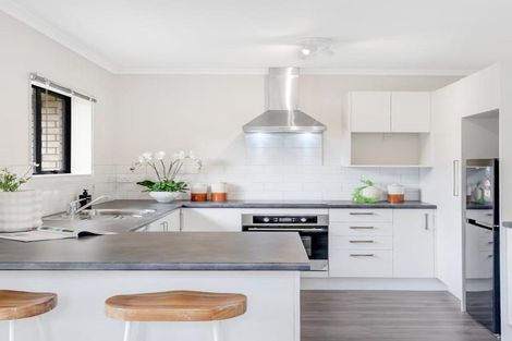 Photo of property in 12 Cade Place, Weymouth, Auckland, 2103