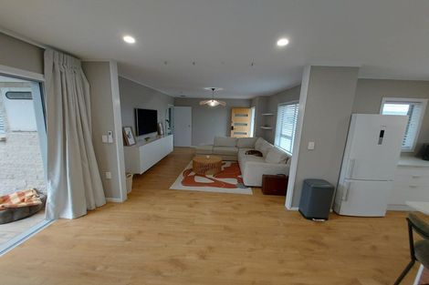 Photo of property in 1/367 Wairau Road, Totara Vale, Auckland, 0629