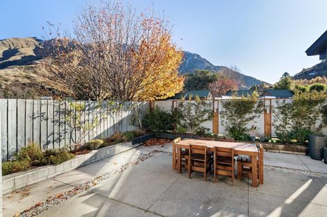 Photo of property in 2/1 Maple Court, Arthurs Point, Queenstown, 9371
