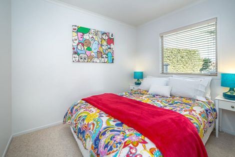 Photo of property in 1 Campbell Drive, Martinborough, 5711