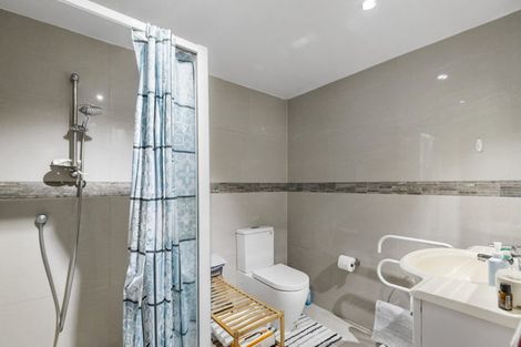 Photo of property in 5 Saddleback Rise, Murrays Bay, Auckland, 0630