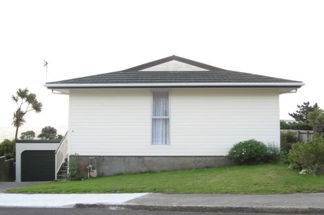 Photo of property in 6 Sloane Terrace, Newlands, Wellington, 6037