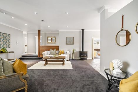 Photo of property in 11 English Oak Drive, Schnapper Rock, Auckland, 0632